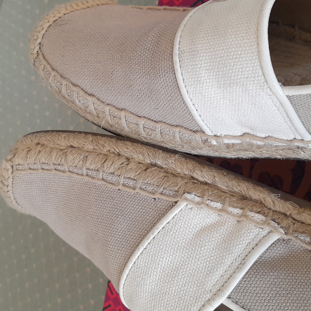 Tory Burch Gorgeous Denim Loafers! - Picture 10 of 14